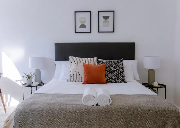 Stylish, Modern, Walk To Restaurants And Cbd