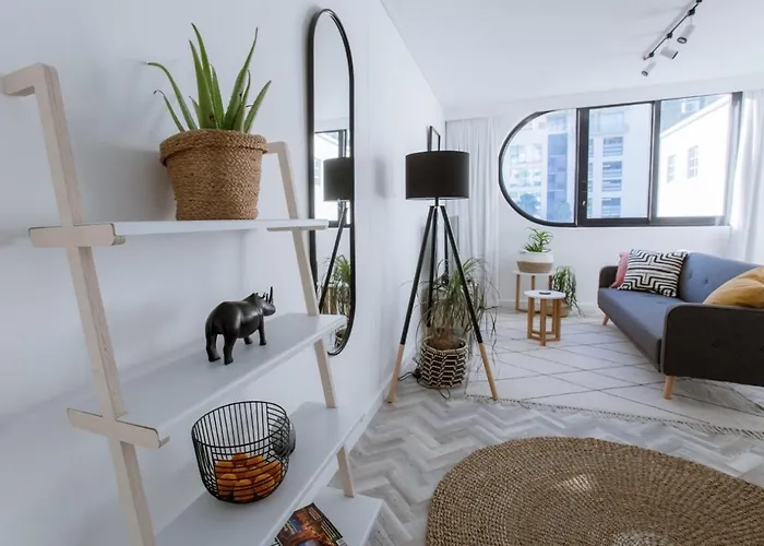 Stylish, Modern, Walk To Restaurants And Cbd