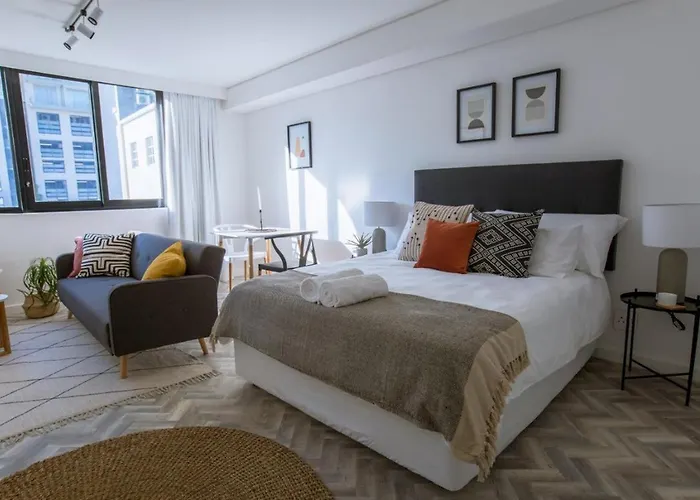 Stylish, Modern, Walk To Restaurants And Cbd