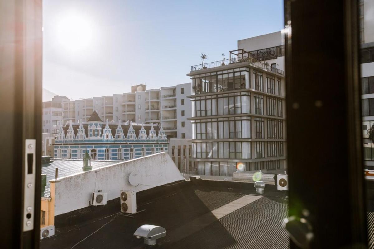 Stylish, Modern, Walk To Restaurants And Cbd Apartment